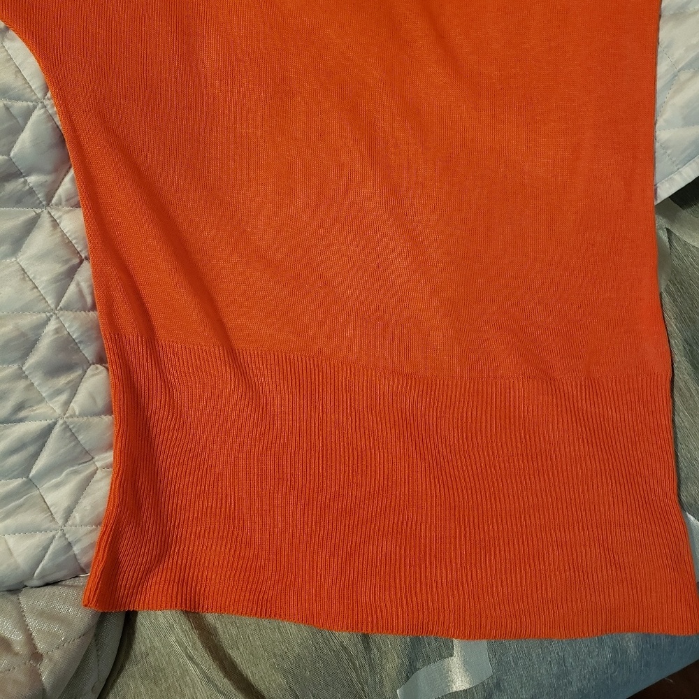 Asymmetrical top - Picture 2 of 3